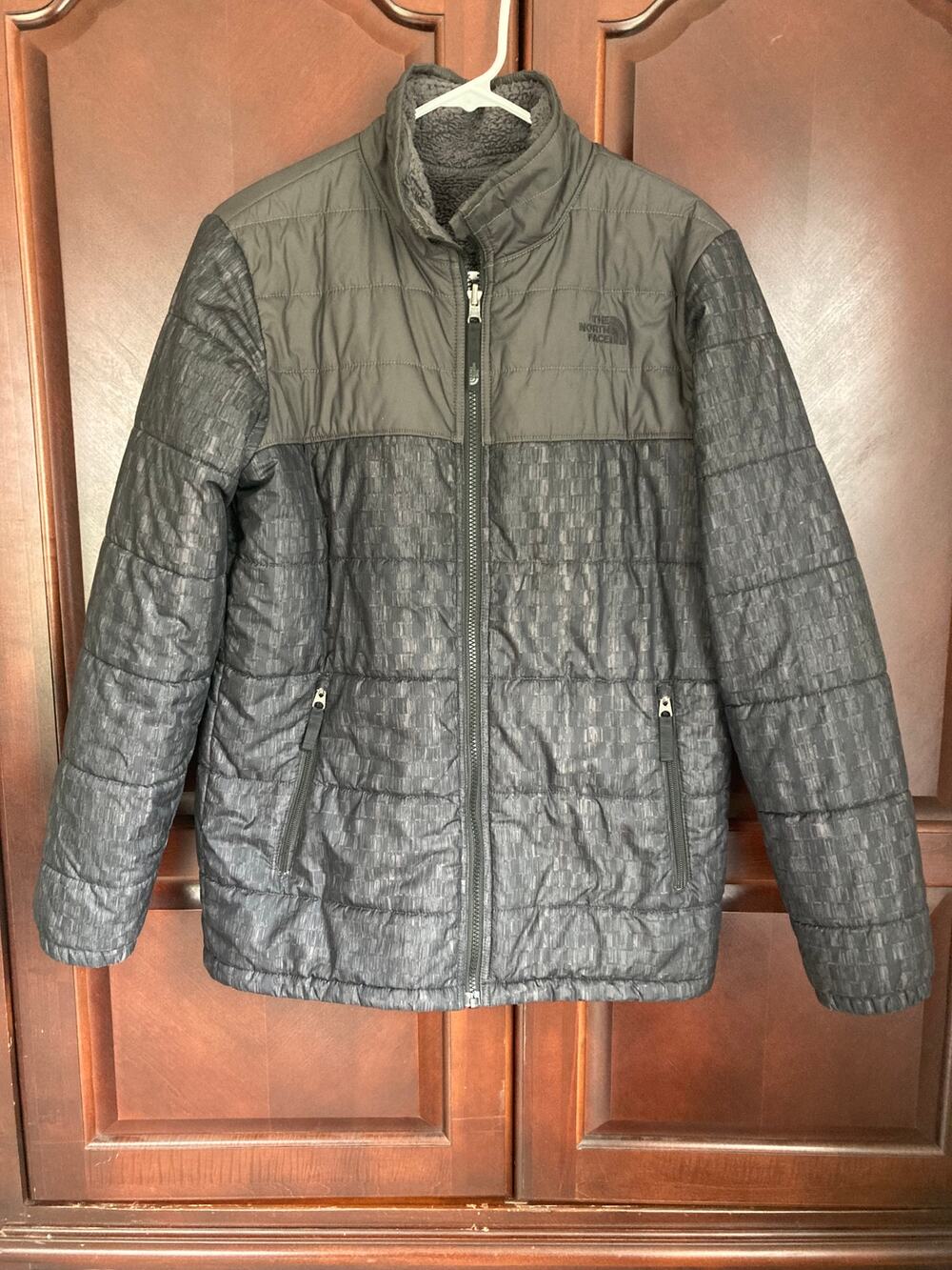 The The North Face- Boys Reversible Mount Chimborazo Jacket Black Gray - M 10/12